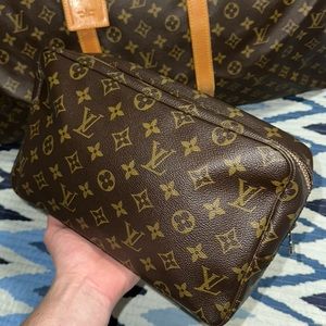 SOLD ‼️ gorgeous Louis Vuitton Cosmetic, Travel bag